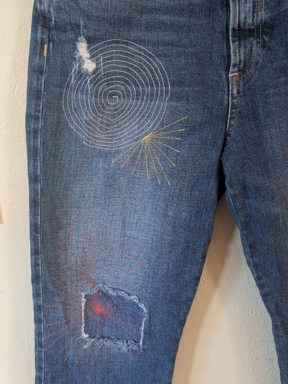 Alice + Olivia Slim Straight Jeans in Distressed Blue Multicolor Embroidery 31